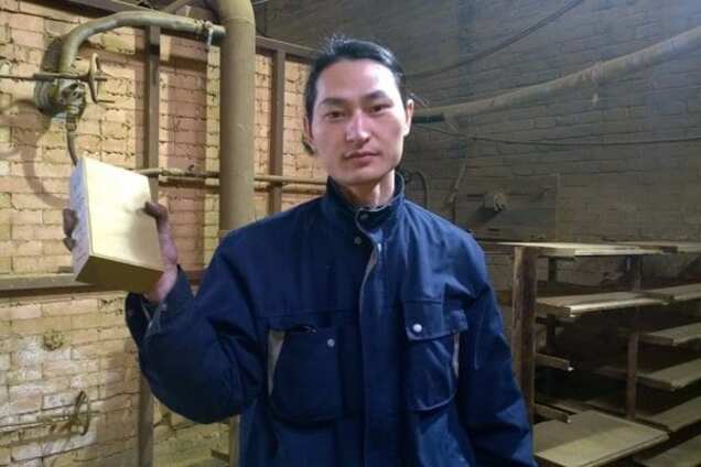 Смертельне дихання: китаєць із брудного повітря зібрав цеглу