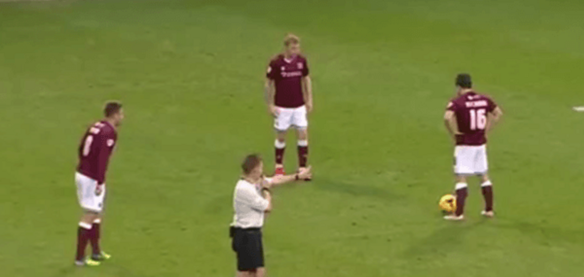 Як по нотах: англійські футболісти розіграли найкрасивіший штрафний року
