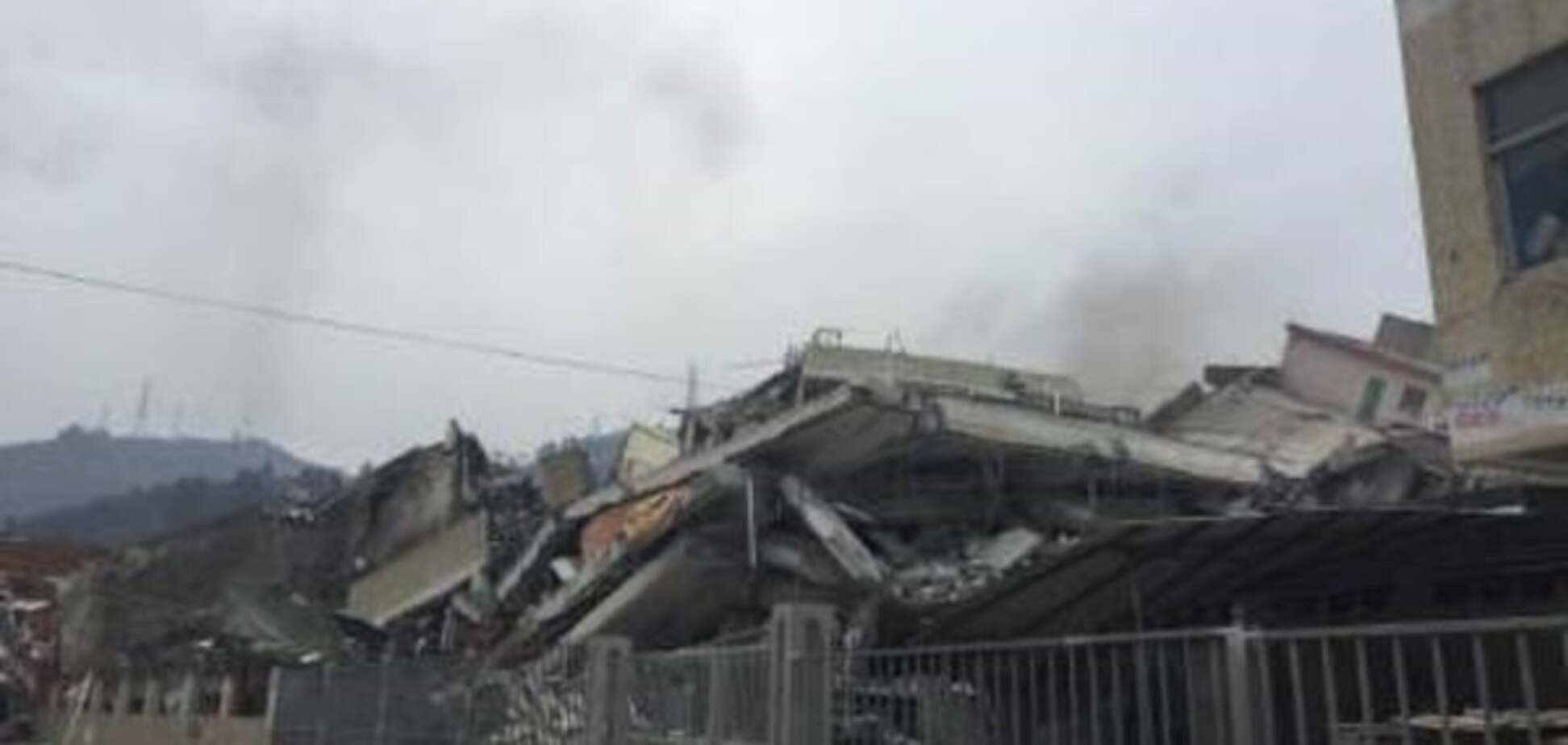 В Китае из-за оползня рухнули многоэтажки: фото с места событий