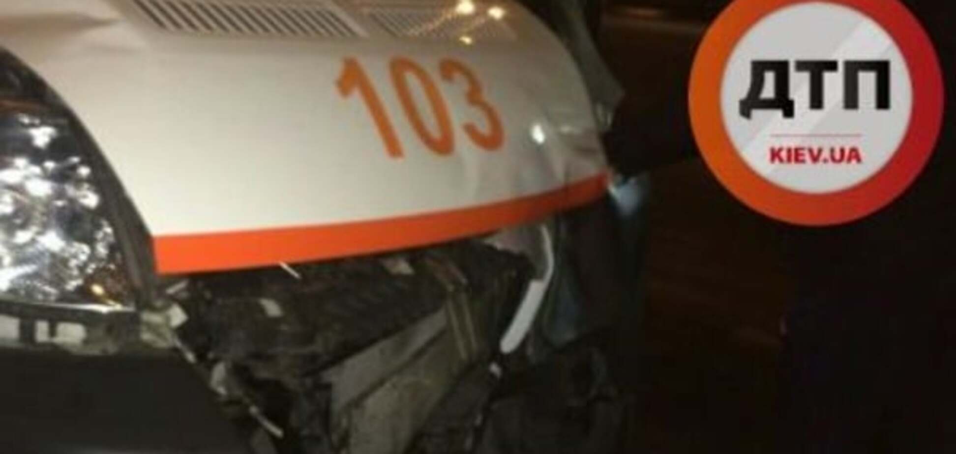 В Киеве произошло тройное ДТП с участием 'скорой помощи'