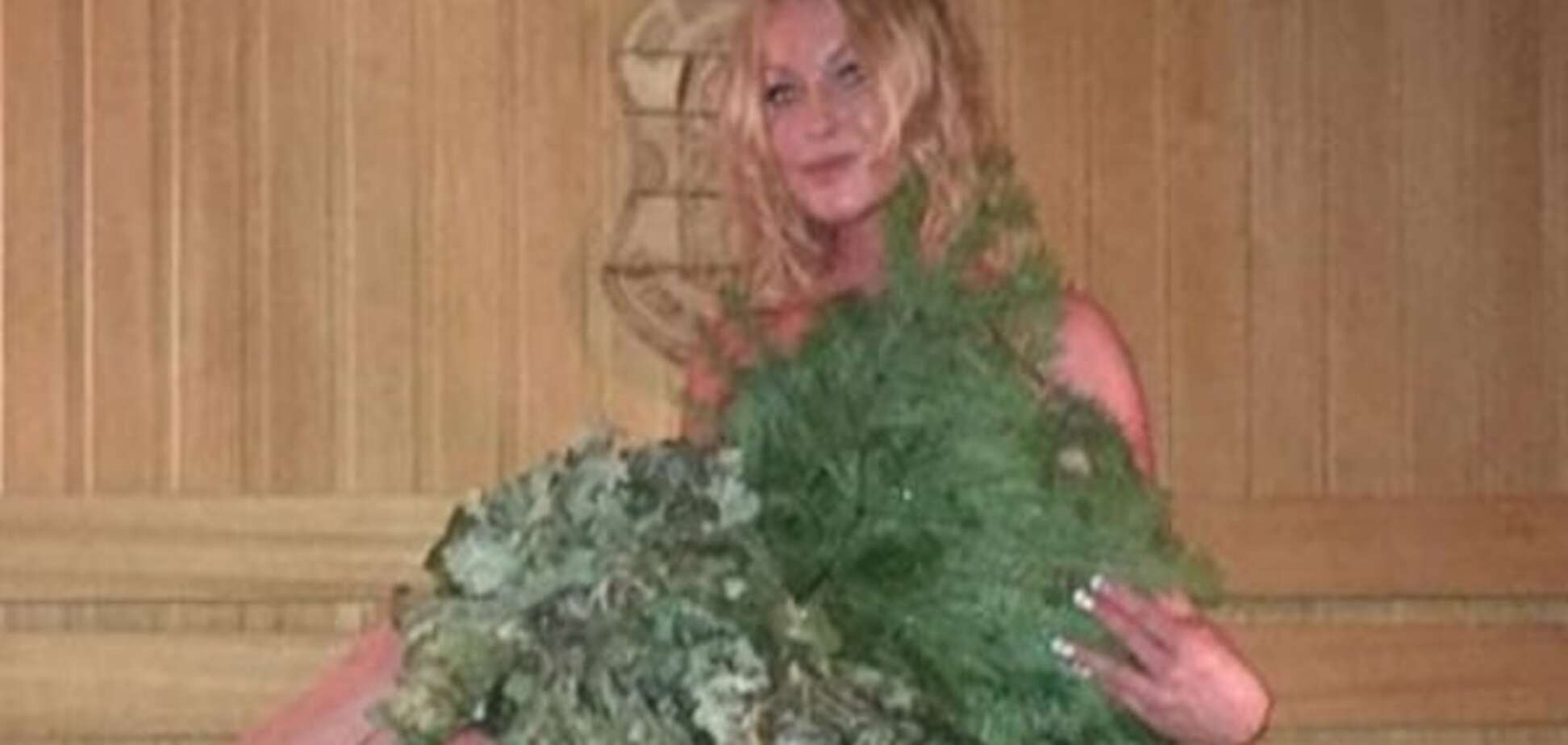 Волочкова соблазняла политика нелепым платьем: фотофакт