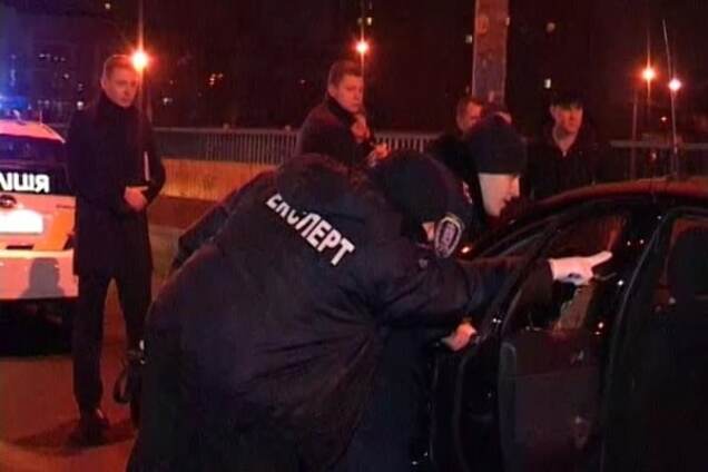 В Киеве неизвестные расстреляли такси: есть погибший