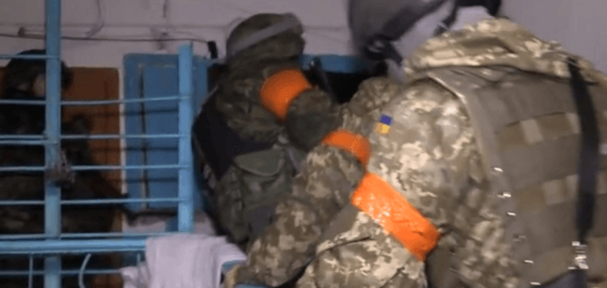 'Добрый день, откройте': силовики показали видео зачистки Авдеевки от террористов