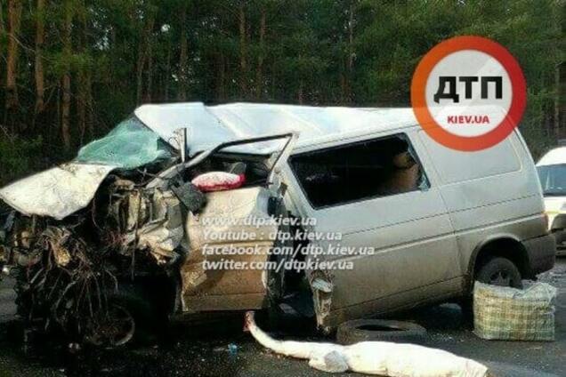 У масштабній аварії на Столичному шосе загинула дитина