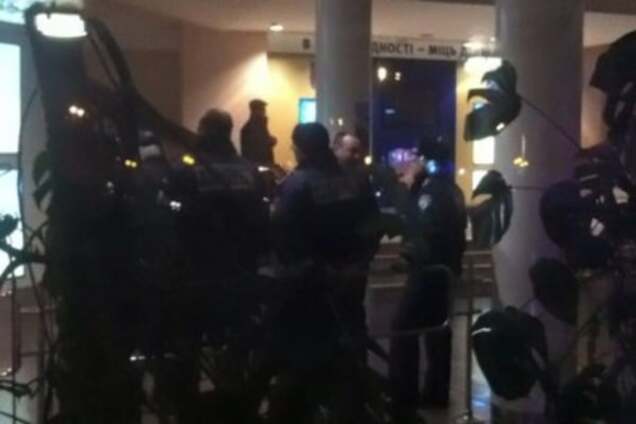 ЧП в Днепропетровске: мэрию эвакуировали из-за угрозы взрыва