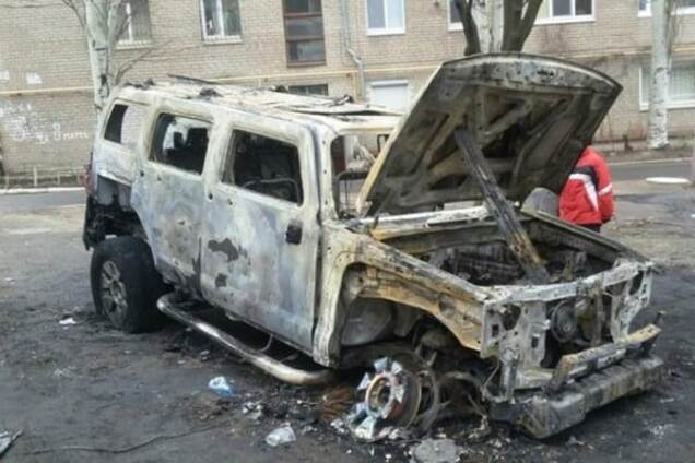 У Запоріжжі вночі спалили дорогущий 'Хаммер': опубліковано фото