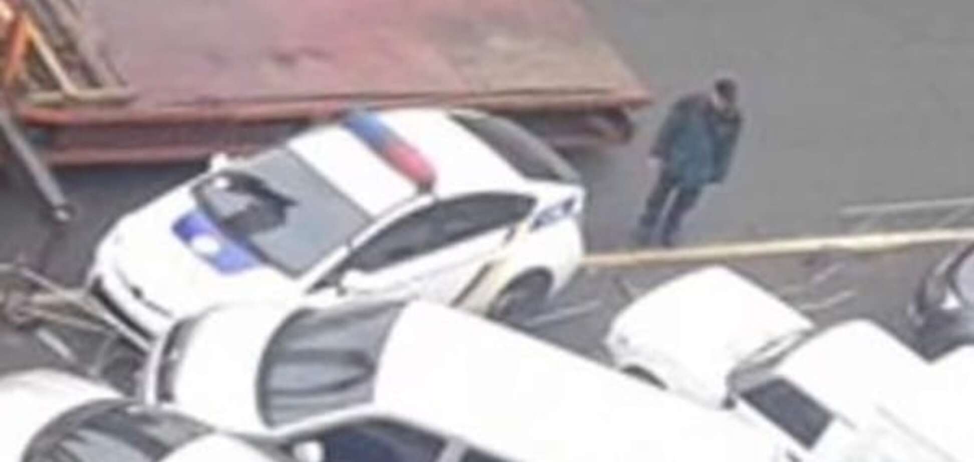 В Киеве полицейский уснул за рулем и протаранил забор автостоянки