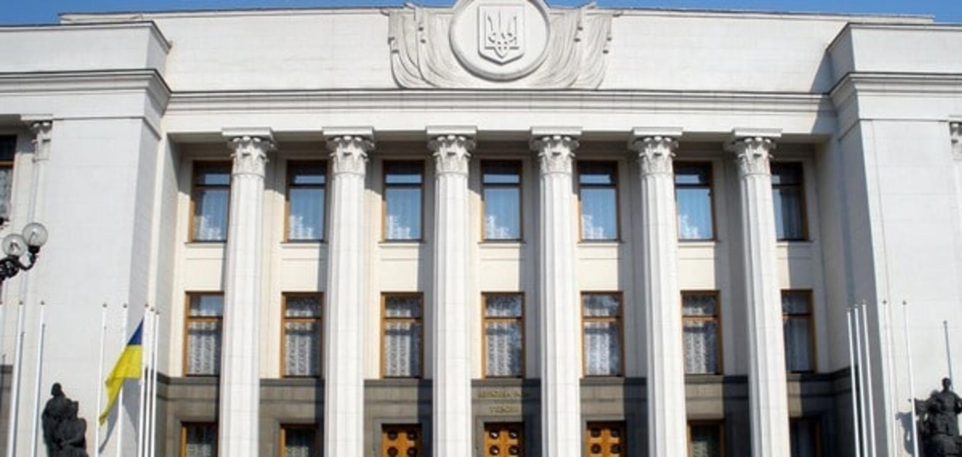 Пікет Верховної Ради: активісти з Кривого Рогу не покинуть Київ до призначення перевиборів