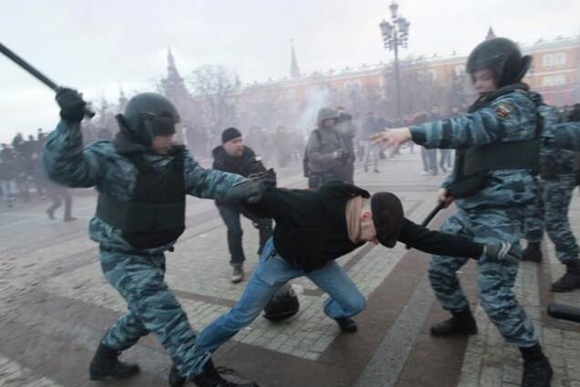 Хроника дна: Госдума разрешила ФСБ открывать огонь по женщинам и детям