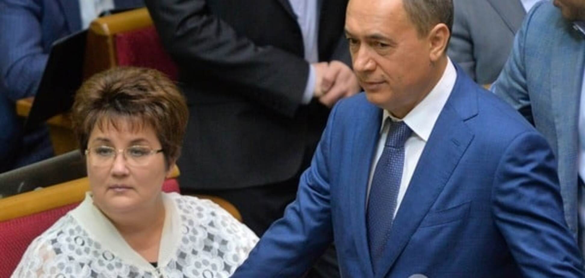 Рада с третьего раза приняла сложение мандата Мартыненко