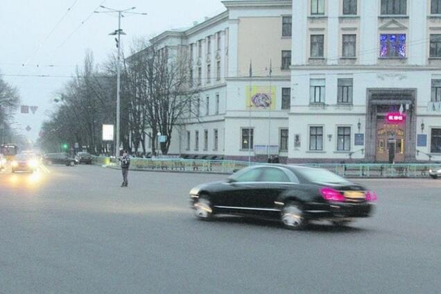 Кортеж Порошенко нарушил правила дорожного движения в Киеве: фотофакт