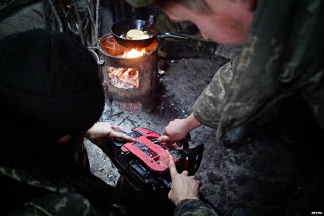Зима близко: бойцы АТО на Донбассе начали готовиться к холодам - опубликованы фото