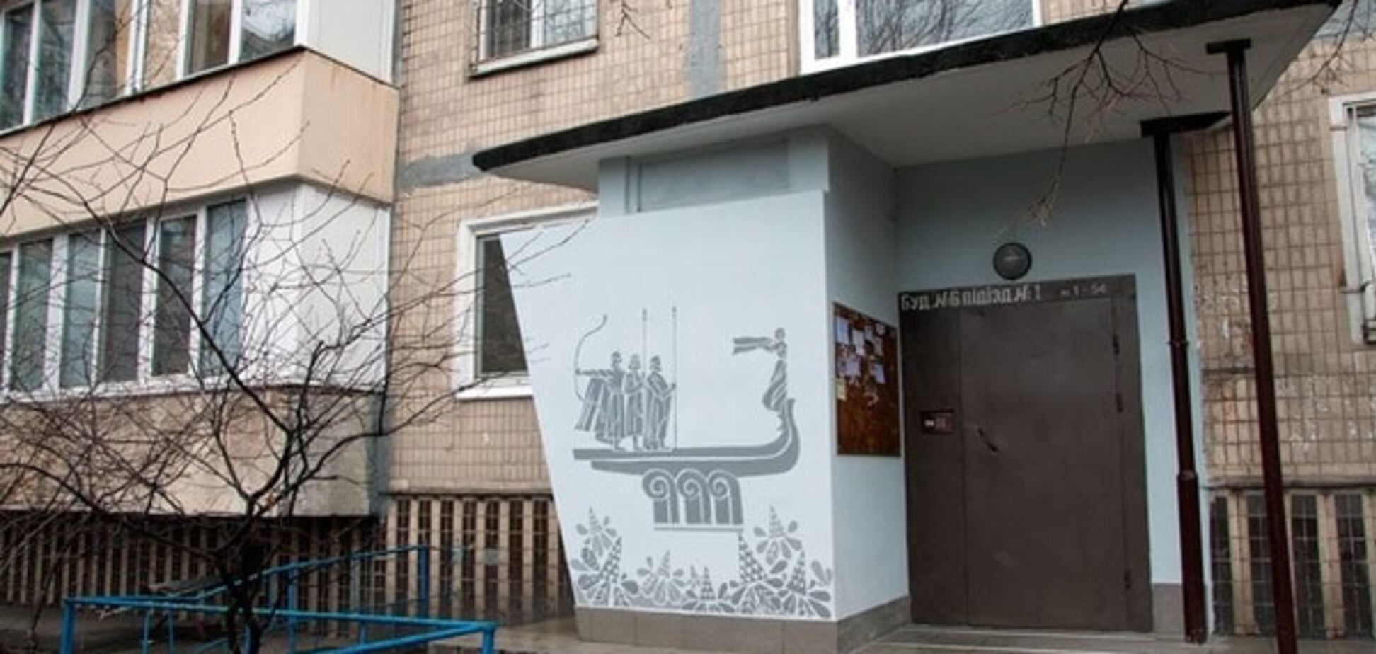 В Киеве появились подъезды-'достопримечательности': фотофакт