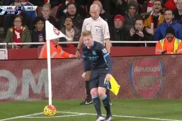 Лидер 'Манчестер Сити' оконфузился во время матча: видео курьеза