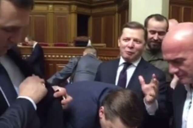 Ляшко показал аншлаг в Раде во время сбора подписей за отставку Шокина