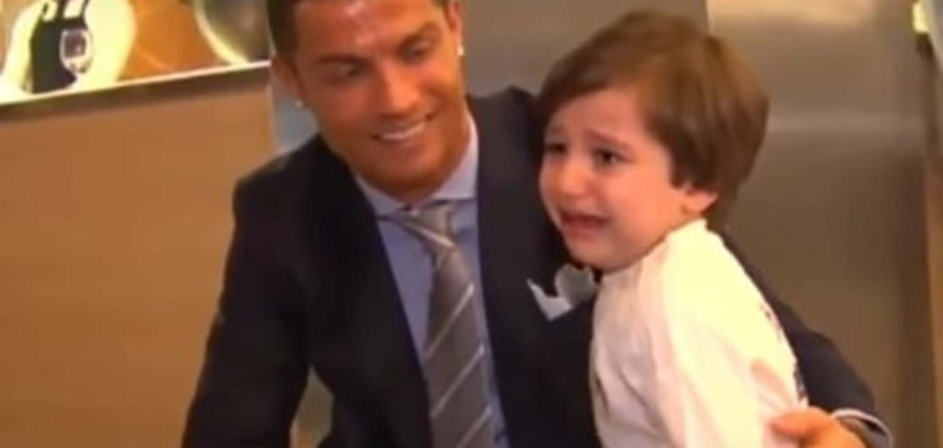 Роналду довел до слез 3-летнего сироту: трогательное видео