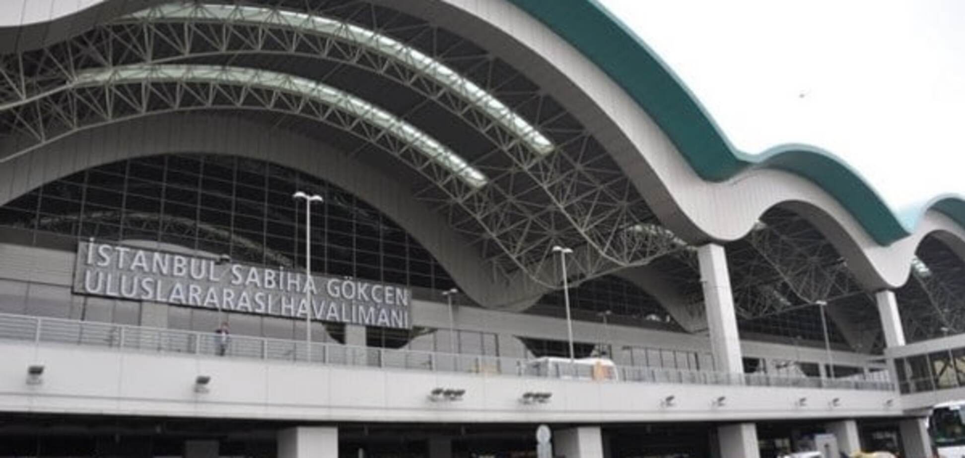 Одна людина померла від вибуху в аеропорті Стамбула