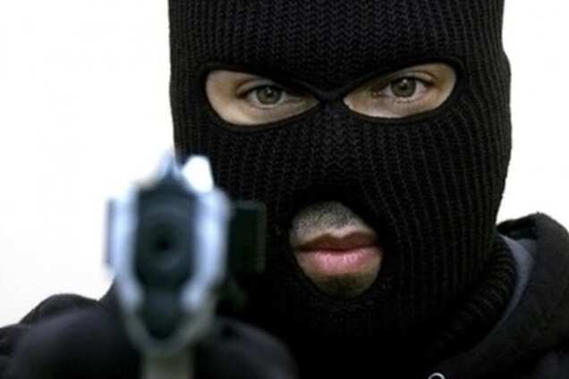 Серед білого дня і зі стріляниною: в Києві пограбували бізнесменів