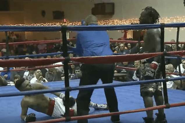 В США 19-летний боксер умер после своего первого боя: видео трагического нокаута