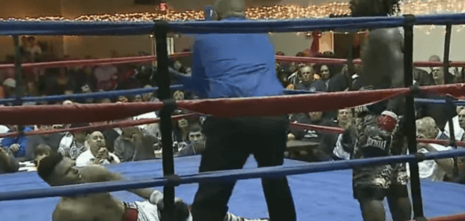 В США 19-летний боксер умер после своего первого боя: видео трагического нокаута