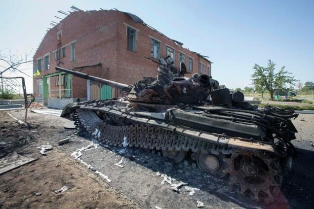 Отступление на Донбассе: Тымчук рассказал, как 'полным ходом' идет сдача территорий