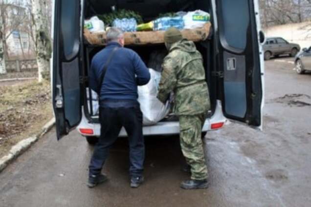 На блокпосту поблизу Волновахи затримали псевдоволонтера з товаром: фоторепортаж