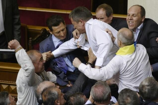 Украина на грани политического самоубийства - Bloomberg