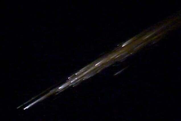 Красиво горить! Розвалена російська ракета обсипалася на США метеоритами: відеофакт