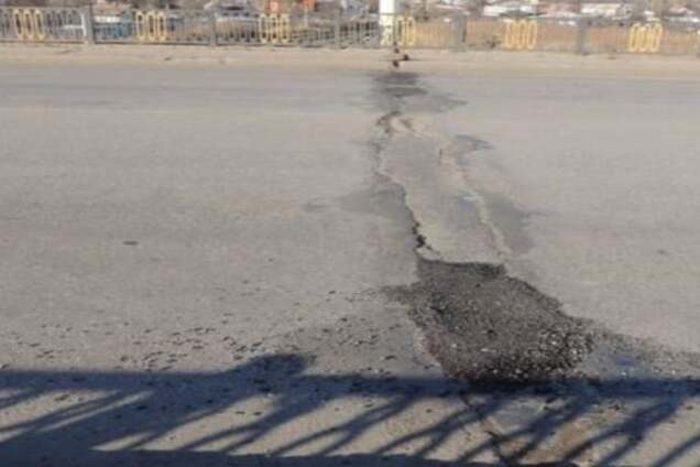 'Крымнаш': в Керчи треснул мост к паромной переправе: фотофакт