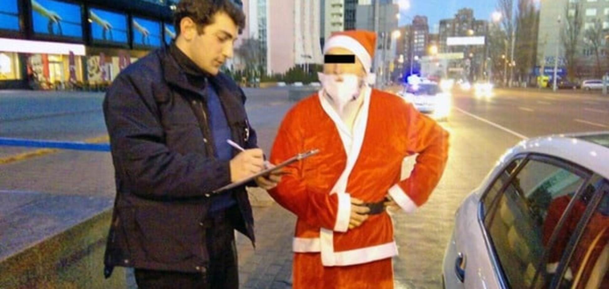 В Киеве полицейские оштрафовали Деда Мороза