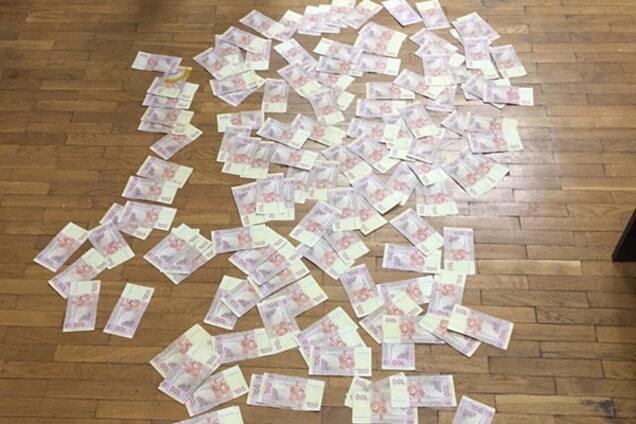 В Ривне капитана полиции взяли на взятке в 15 тысяч