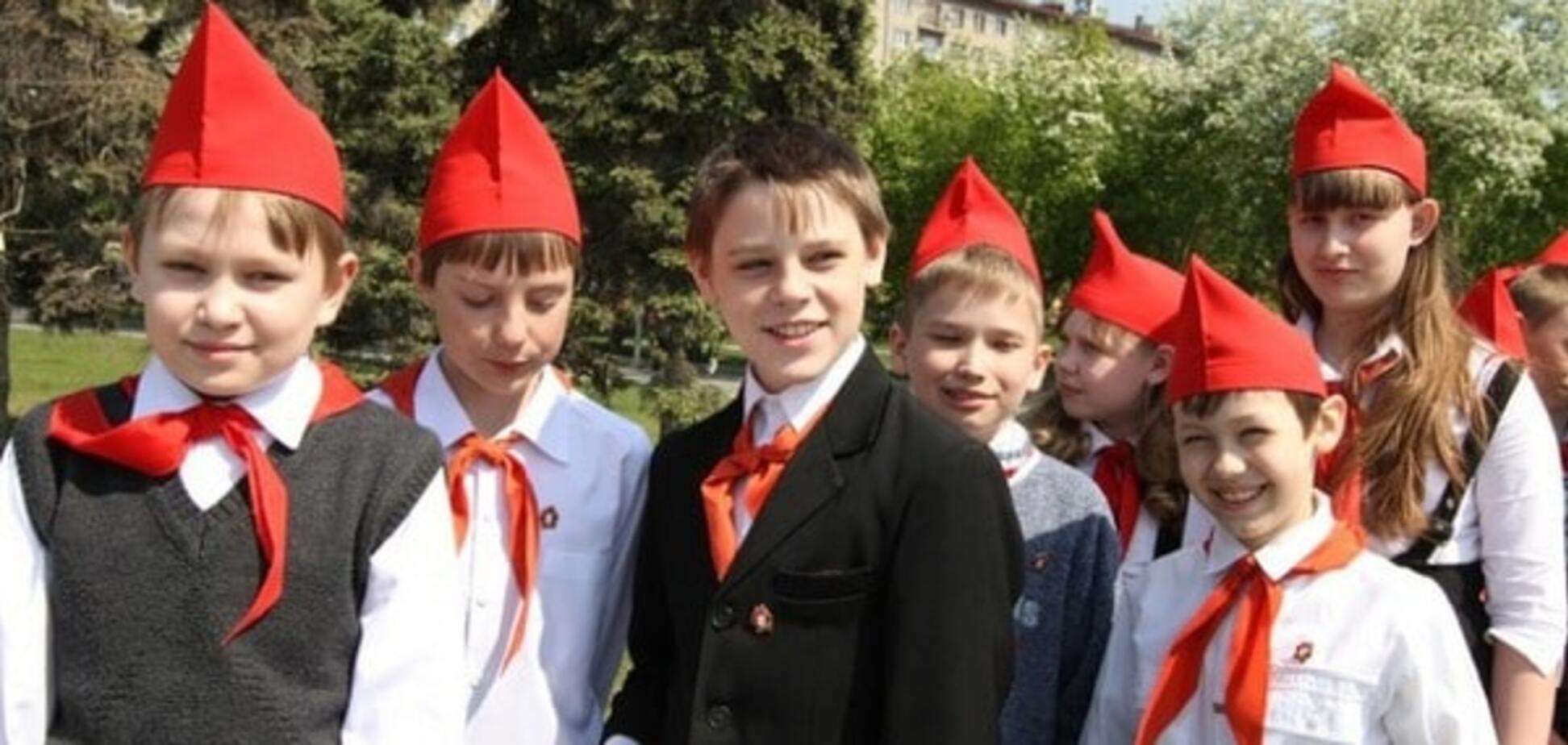 Привет, совок: в Макеевке школьников заставляют зубрить 'клятву захаровца'