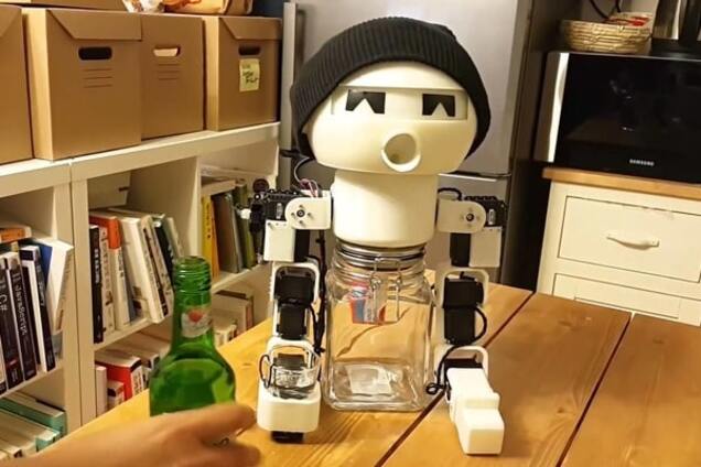 Я пью до дна: 'Робот-собутыльник' покоряет соцсети. Забавное видео