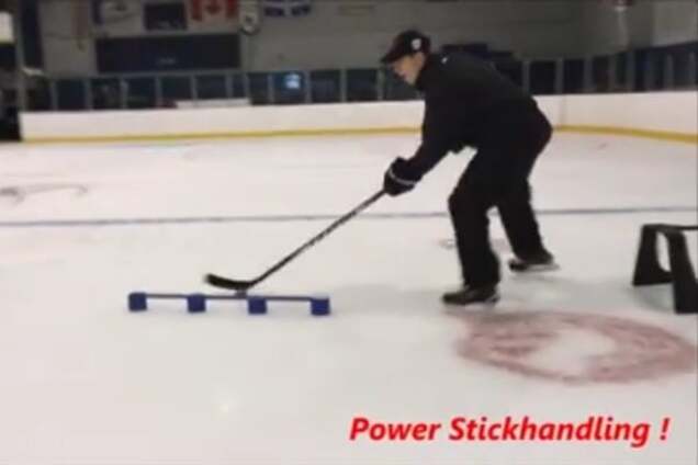 Французский хоккеист взорвал сеть невероятными трюками: эпичное видео