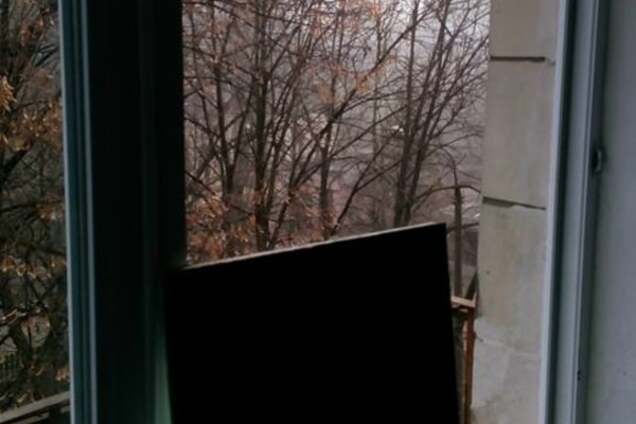 Нагло украли: в Киеве жилой дом остался без окон