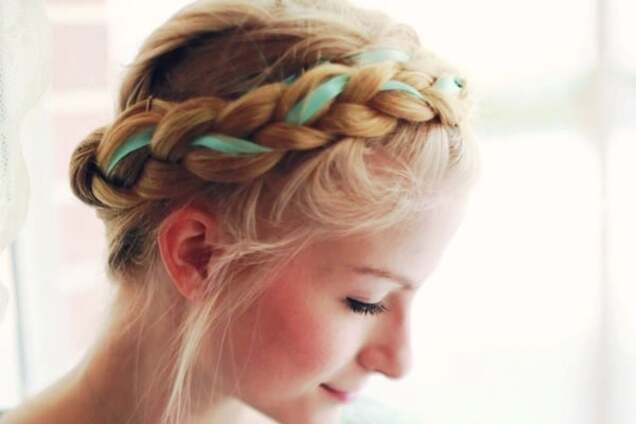 Коса с лентой - это модно: лучшие видеоуроки и пошаговые мастер-классы