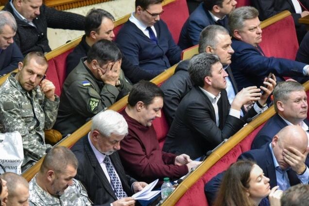 Здравствуй, новая коалиция: как Рада голосовала за бюджетные инициативы Яценюка