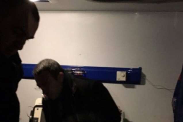 Корбана в сопровождении автоматчиков доставили в госпиталь СБУ в Киеве