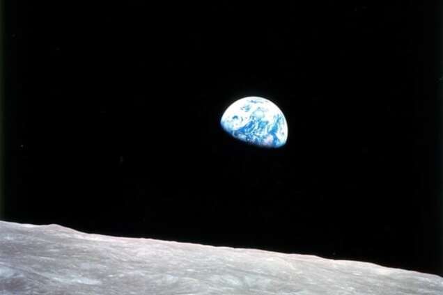 NASA опубликовало первое фото Земли с орбиты Луны