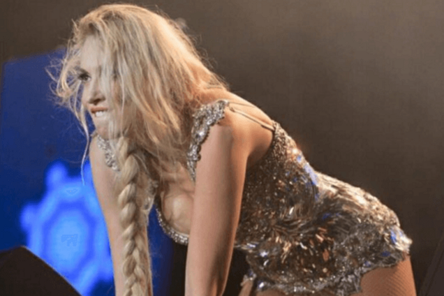 Оля Поляква с роскошным букетом сравнила себя с Мэрилин Монро