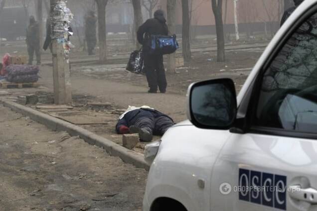 Наблюдатели ОБСЕ в сопровождении 'ДНР-овцев' осмотрели центр Коминтерново