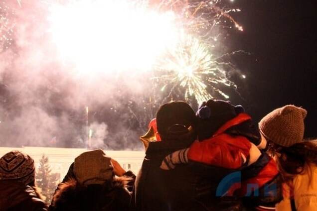 В оккупированном Луганске открыли елку и запустили фейерверк: опубликованы фото и видео