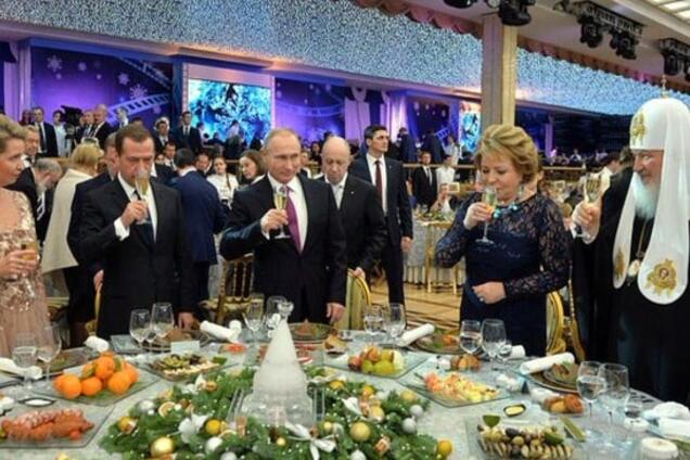 Скріпи звалилися: заради Путіна патріарх Кирило порушив пост. Фотофакт