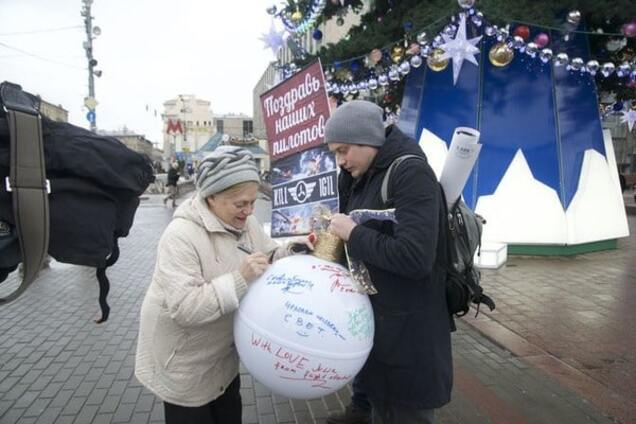 Москвичи поблагодарили российских пилотов, бомбящих Сирию. Фотофакт