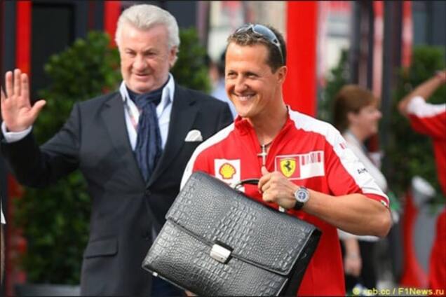 Менеджер Шумахера пожаловался на жену Михаэля