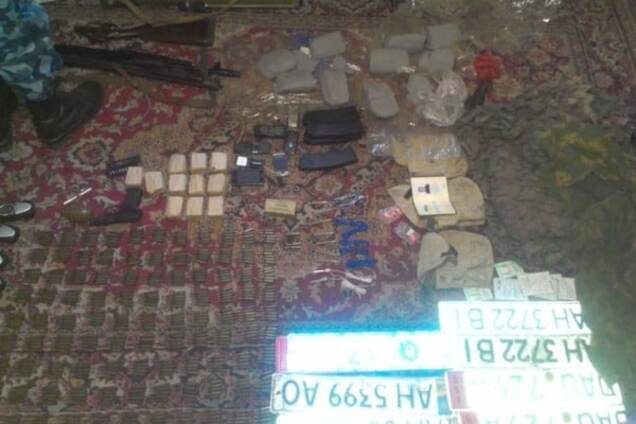 Предотвращены теракты: СБУ задержала диверсанта со взрывчаткой и арсеналом оружия