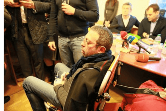 Судья пытался переложить ответственность за здоровье силой привезенного в суд Корбана на медиков