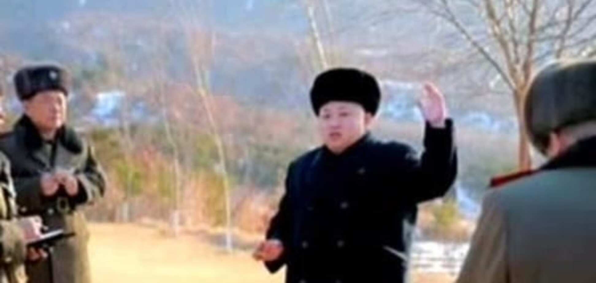 Різдвяний бій: Кім Чен Ин показав міць корейської армії перед святами. Відеофакт