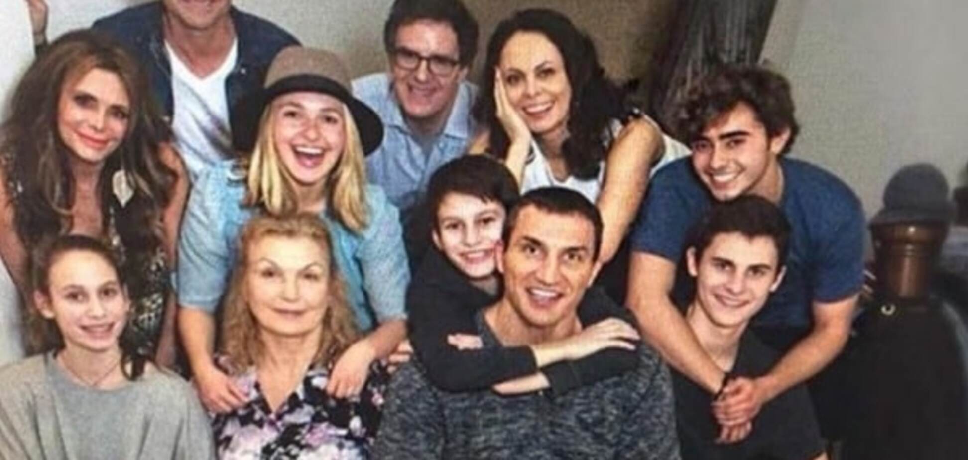 Кадр дня: Володимир Кличко з сім'єю: рідкісне фото