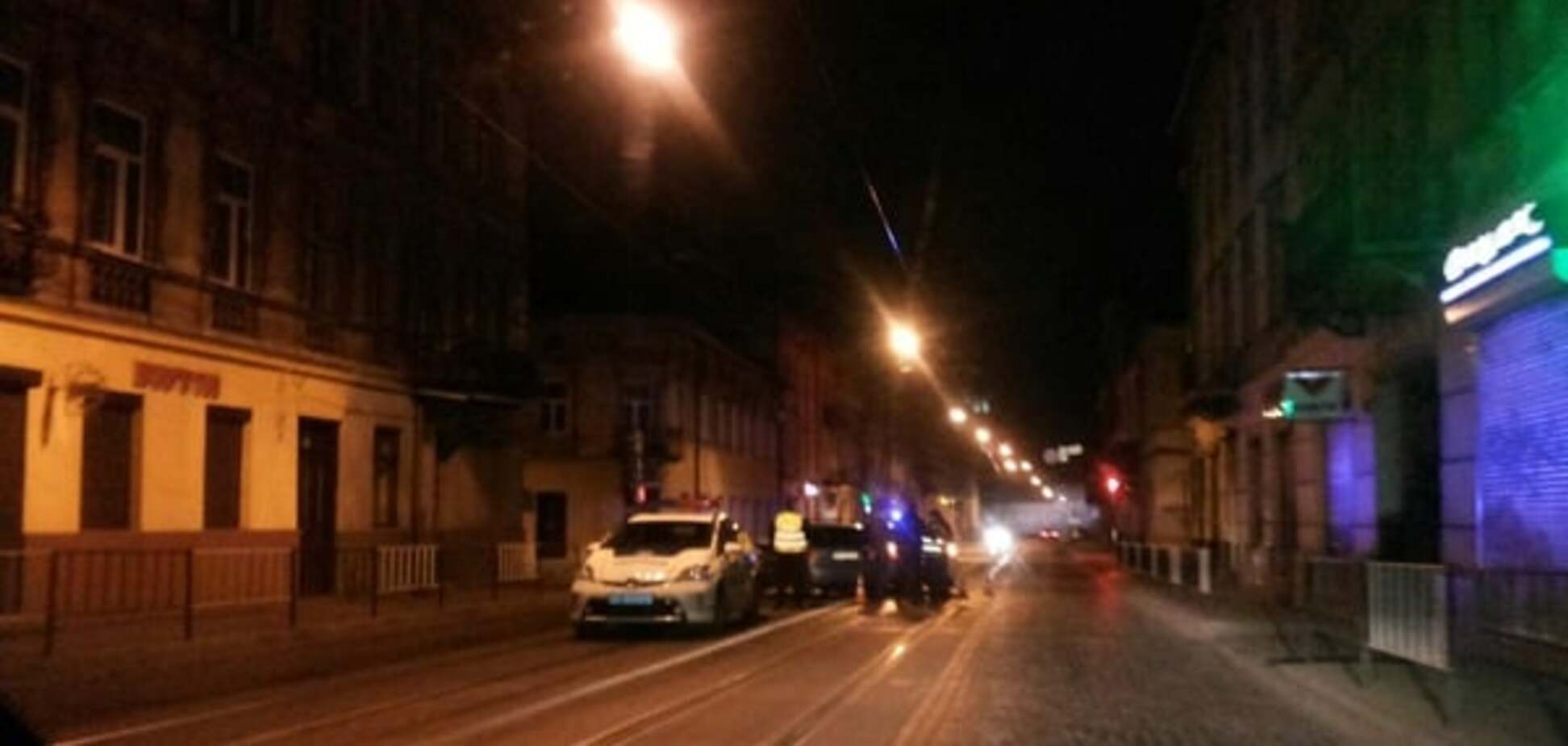 ДТП во Львове: таксисту не удалось обогнать патрульных